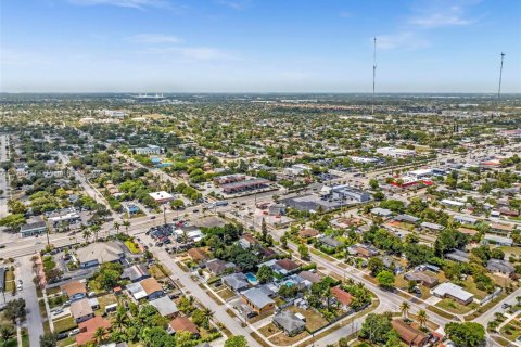 Купить коммерческую недвижимость в Майами-Гарденс, Флорида № 1959592 - фото 16