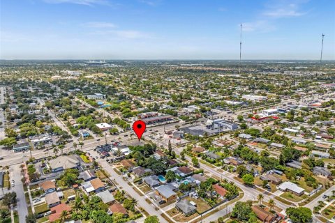 Купить коммерческую недвижимость в Майами-Гарденс, Флорида № 1959592 - фото 7