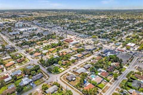Купить коммерческую недвижимость в Майами-Гарденс, Флорида № 1959592 - фото 14