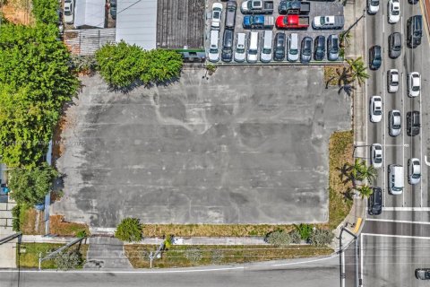 Купить коммерческую недвижимость в Майами-Гарденс, Флорида № 1959592 - фото 3