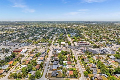 Купить коммерческую недвижимость в Майами-Гарденс, Флорида № 1959592 - фото 15