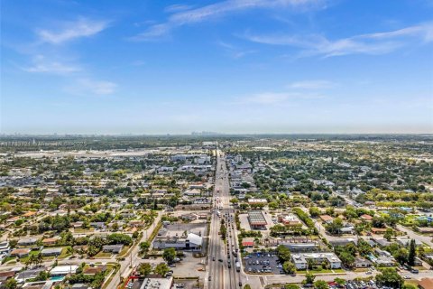 Купить коммерческую недвижимость в Майами-Гарденс, Флорида № 1959592 - фото 12