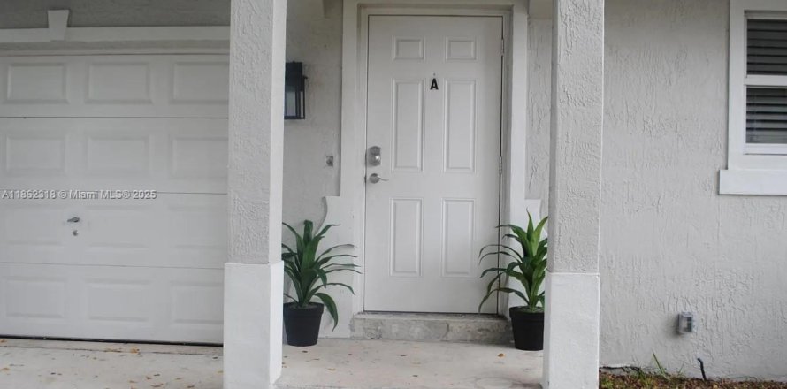 Villa ou maison à Hollywood, Floride 2 chambres, 111.48 m2 № 1890676