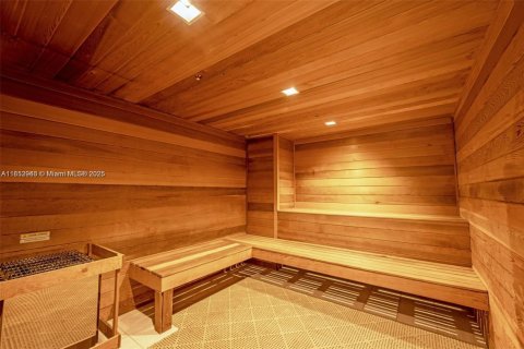 Condo in Hallandale Beach, Florida, 1 bedroom  № 1877564 - photo 16