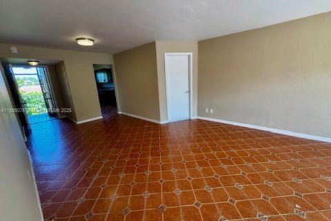 Condominio en alquiler en Miami, Florida, 3 dormitorios, 103.68 m2 № 2054467 - foto 13