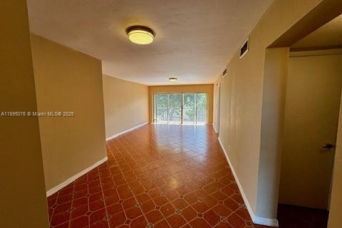 Condominio en alquiler en Miami, Florida, 3 dormitorios, 103.68 m2 № 2054467 - foto 3