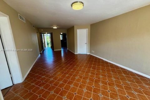 Condominio en alquiler en Miami, Florida, 3 dormitorios, 103.68 m2 № 2054467 - foto 6