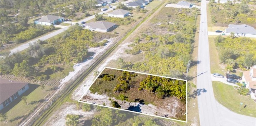 Land in Port Charlotte, Florida № 2160781