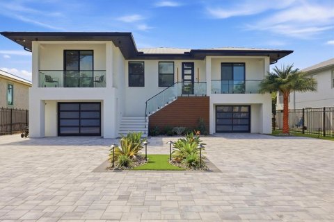 House in Sarasota, Florida 4 bedrooms, 258.27 sq.m. № 2393462 - photo 14