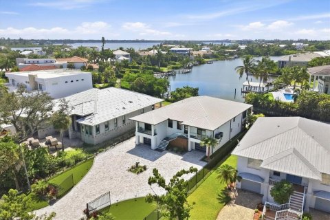 House in Sarasota, Florida 4 bedrooms, 258.27 sq.m. № 2393462 - photo 13