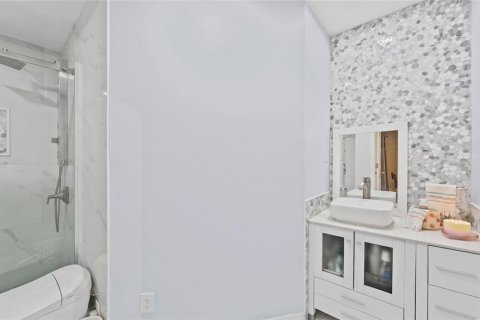 Villa ou maison à vendre à Oviedo, Floride: 4 chambres, 196.12 m2 № 2434846 - photo 19