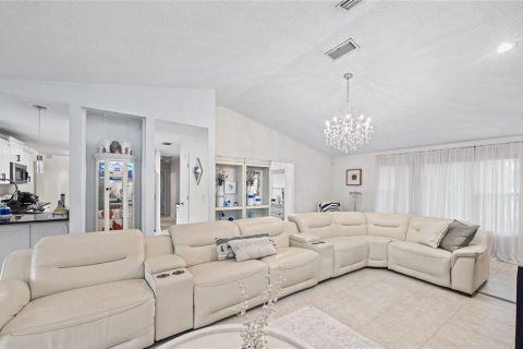 Villa ou maison à vendre à Oviedo, Floride: 4 chambres, 196.12 m2 № 2434846 - photo 8