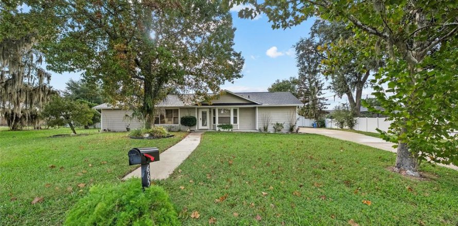 Villa ou maison à Oviedo, Floride 4 chambres, 196.12 m2 № 2434846
