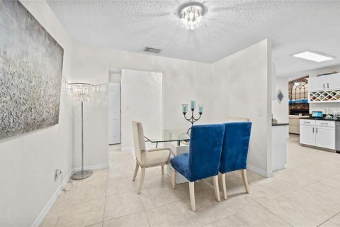 Villa ou maison à vendre à Oviedo, Floride: 4 chambres, 196.12 m2 № 2434846 - photo 16