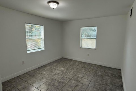Купить коммерческую недвижимость в Уэст-Палм-Бич, Флорида 227.98м2, № 2082437 - фото 12