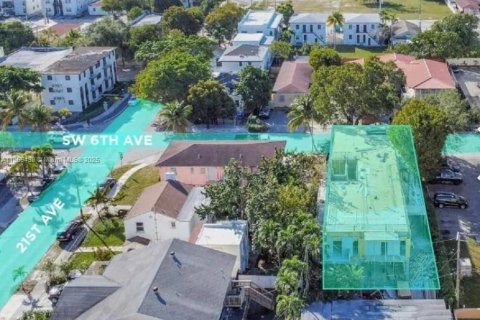 Propiedad comercial en venta en Miami, Florida № 1978657 - foto 4