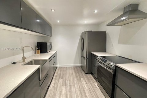 Copropriété à louer à Hallandale Beach, Floride: 2 chambres, 104.98 m2 № 1987267 - photo 4