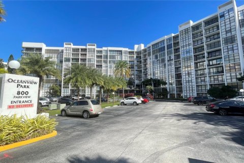 Copropriété à louer à Hallandale Beach, Floride: 2 chambres, 104.98 m2 № 1987267 - photo 21