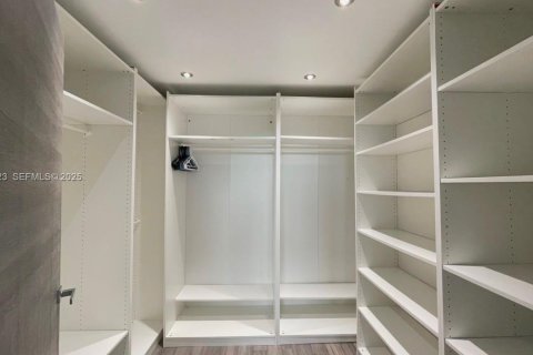 Copropriété à louer à Hallandale Beach, Floride: 2 chambres, 104.98 m2 № 1987267 - photo 9