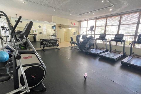 Copropriété à louer à Hallandale Beach, Floride: 2 chambres, 104.98 m2 № 1987267 - photo 17