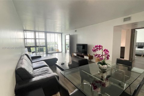 Copropriété à louer à Hallandale Beach, Floride: 2 chambres, 104.98 m2 № 1987267 - photo 2