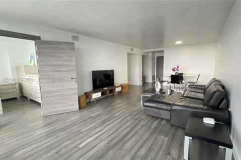 Copropriété à louer à Hallandale Beach, Floride: 2 chambres, 104.98 m2 № 1987267 - photo 3