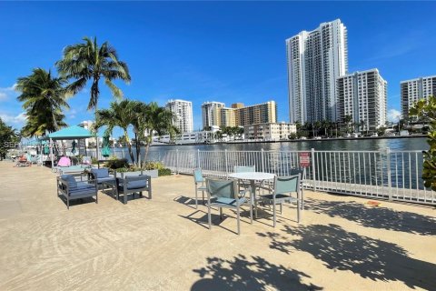 Copropriété à louer à Hallandale Beach, Floride: 2 chambres, 104.98 m2 № 1987267 - photo 20