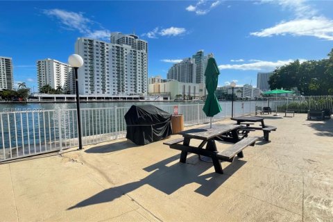 Copropriété à louer à Hallandale Beach, Floride: 2 chambres, 104.98 m2 № 1987267 - photo 19