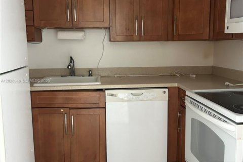 Apartamento en alquiler en Miami Beach, Florida, 3 dormitorios, 112.13 m2 № 2078107 - foto 4