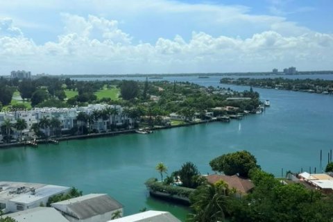 Apartamento en alquiler en Miami Beach, Florida, 3 dormitorios, 112.13 m2 № 2078107 - foto 2