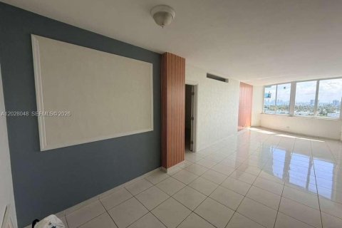 Apartamento en alquiler en Miami Beach, Florida, 3 dormitorios, 112.13 m2 № 2078107 - foto 3