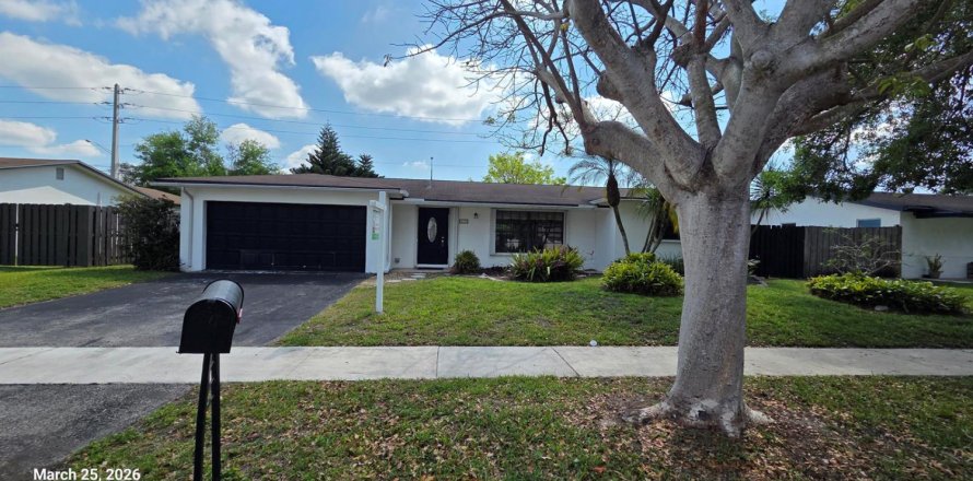 House in Cooper City, Florida 4 bedrooms, 168.8 sq.m. № 2189733