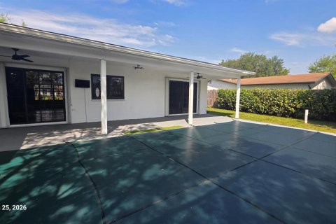 House in Cooper City, Florida 4 bedrooms, 168.8 sq.m. № 2189733 - photo 14