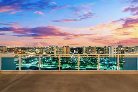 Condo in Fort Lauderdale, Florida, 4 bedrooms  № 2158307