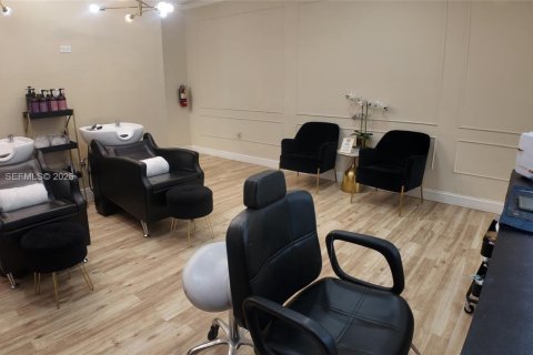 Commercial property in Doral, Florida № 1990764 - photo 16