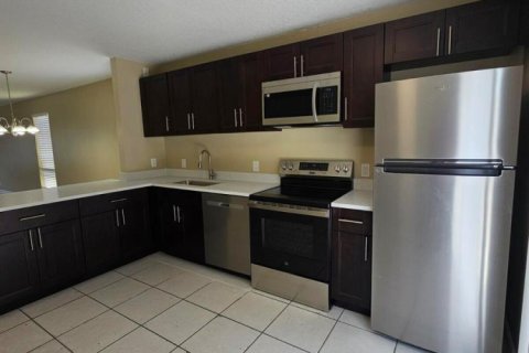 Touwnhouse à louer à Haverhill, Floride: 3 chambres, 121.89 m2 № 2390082 - photo 8