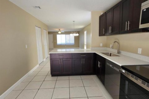 Touwnhouse à louer à Haverhill, Floride: 3 chambres, 121.89 m2 № 2390082 - photo 9