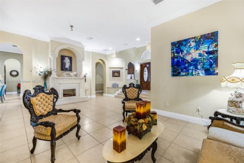 House in Miami, Florida 5 bedrooms, 482.16 sq.m. № 1779610 - photo 16
