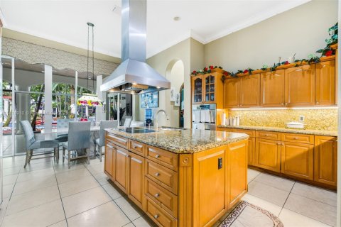 House in Miami, Florida 5 bedrooms, 482.16 sq.m. № 1779610 - photo 19