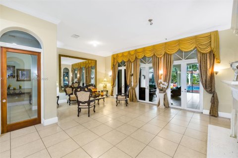 House in Miami, Florida 5 bedrooms, 482.16 sq.m. № 1779610 - photo 13