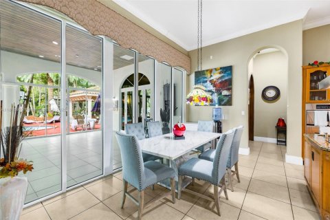 House in Miami, Florida 5 bedrooms, 482.16 sq.m. № 1779610 - photo 25
