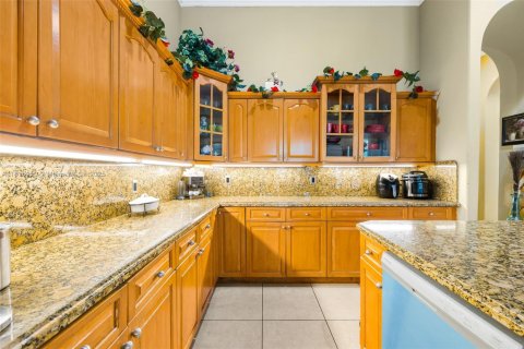 House in Miami, Florida 5 bedrooms, 482.16 sq.m. № 1779610 - photo 23