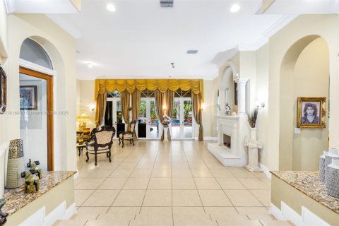House in Miami, Florida 5 bedrooms, 482.16 sq.m. № 1779610 - photo 11