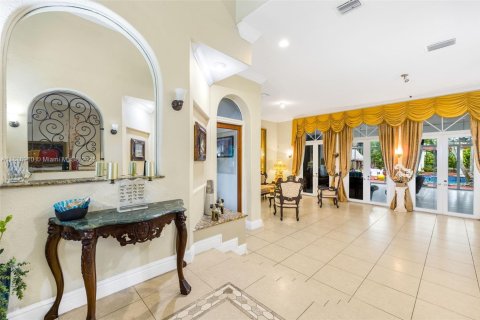 House in Miami, Florida 5 bedrooms, 482.16 sq.m. № 1779610 - photo 10