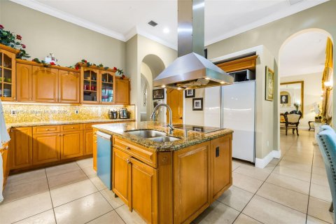 House in Miami, Florida 5 bedrooms, 482.16 sq.m. № 1779610 - photo 22