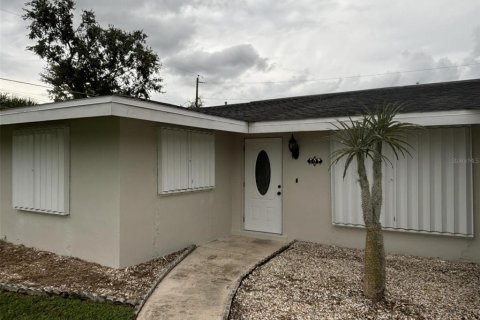 House in Port Charlotte, Florida 4 bedrooms, 202.62 sq.m. № 2351847