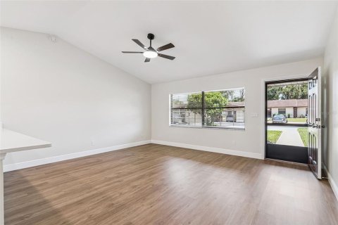 House in Tavares, Florida 2 bedrooms, 91.6 sq.m. № 2229766 - photo 7
