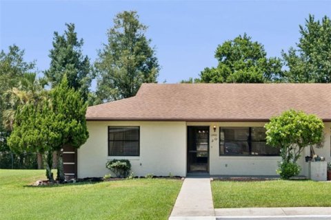 House in Tavares, Florida 2 bedrooms, 91.6 sq.m. № 2229766 - photo 2