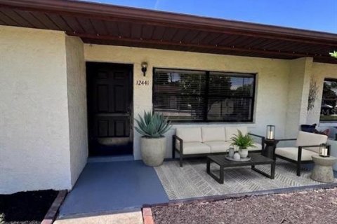 House in Tavares, Florida 2 bedrooms, 91.6 sq.m. № 2229766 - photo 4