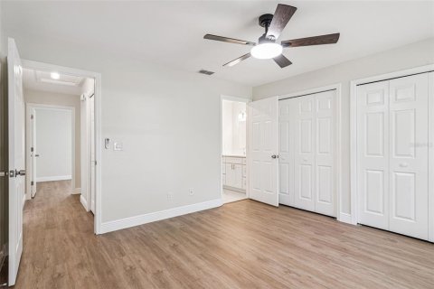 House in Tavares, Florida 2 bedrooms, 91.6 sq.m. № 2229766 - photo 18
